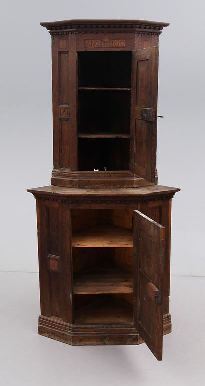 HÖRNSKÅP, barock, 1700-tal.