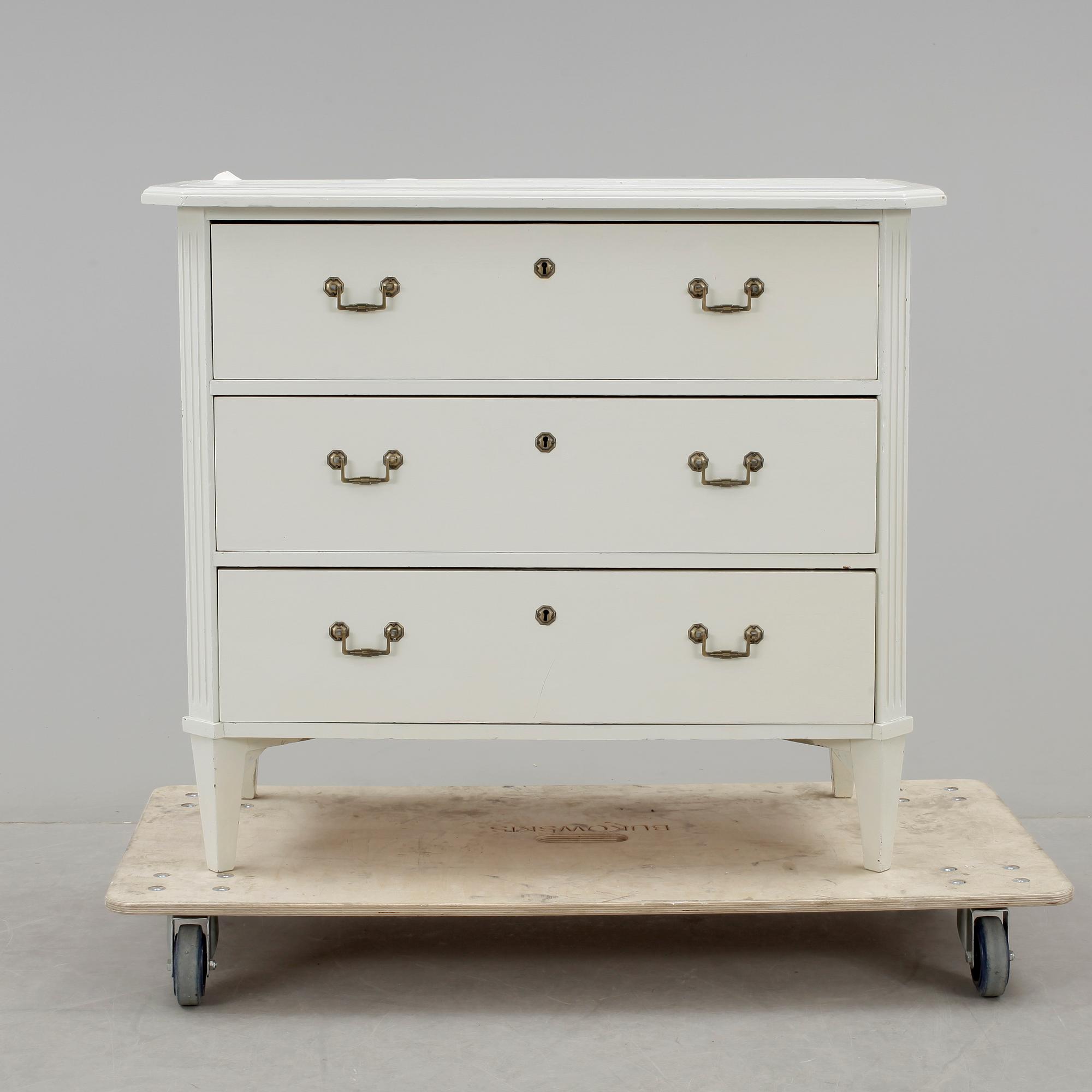 BYRÅ. sengustaviansk-stil, 1900-talets första hälft.