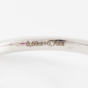 Ring 14K white gold with a ruby and brilliant- and marquise-cut diamonds.