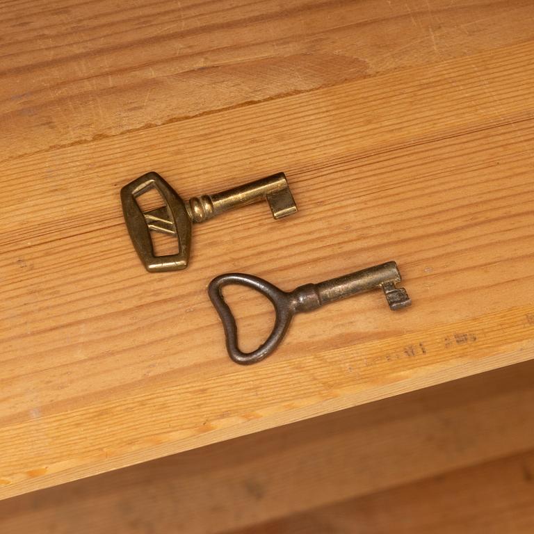 Klädskåp, jugend, 1900-talets början.