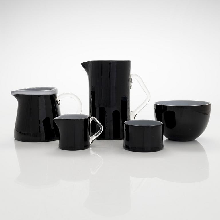 Nanny Still, A set of five mid 20th century service parts, "Black and White" for Riihimäki Glassworks.