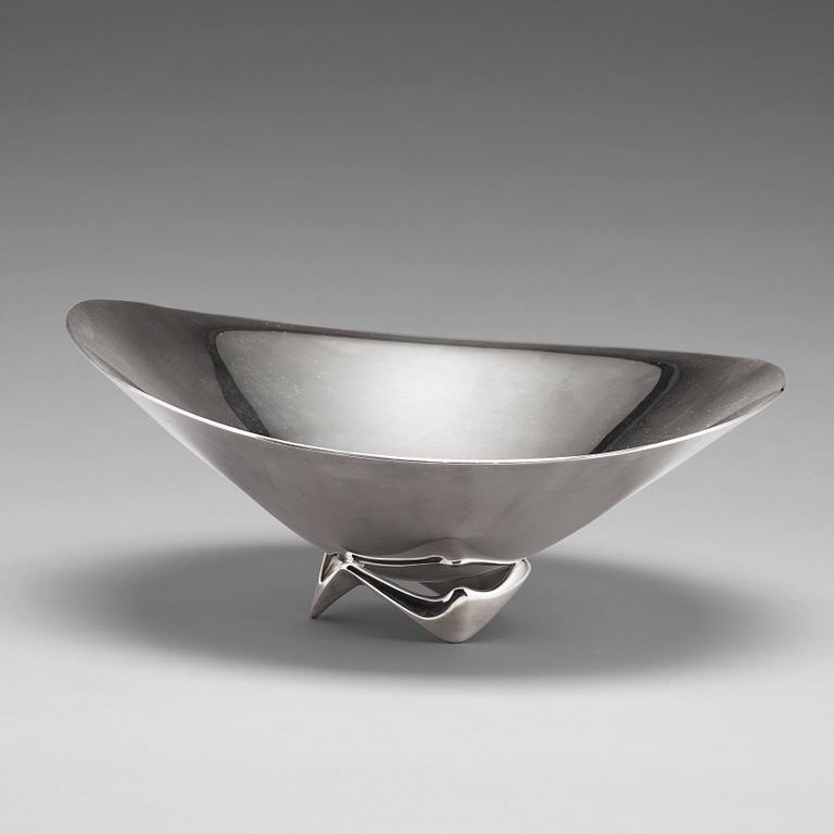 Henning Koppel, a sterling bowl, executed by Georg Jensen, Copenhagen 1948-77, design nr 980 A.