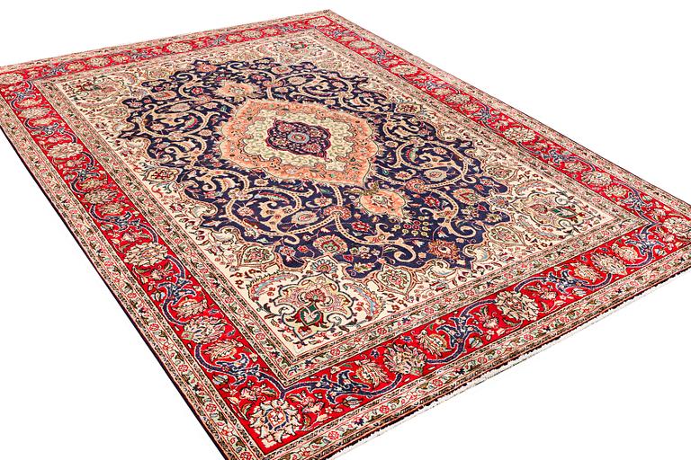 A Tabriz carpet, c. 345 x 255 cm.