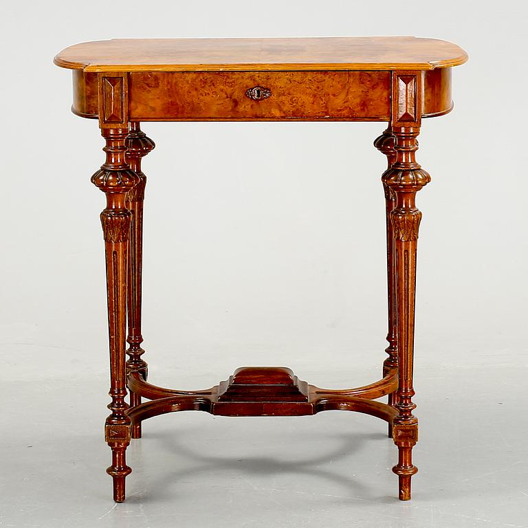 BORD, fanerat i alrot, 1800-talets slut.