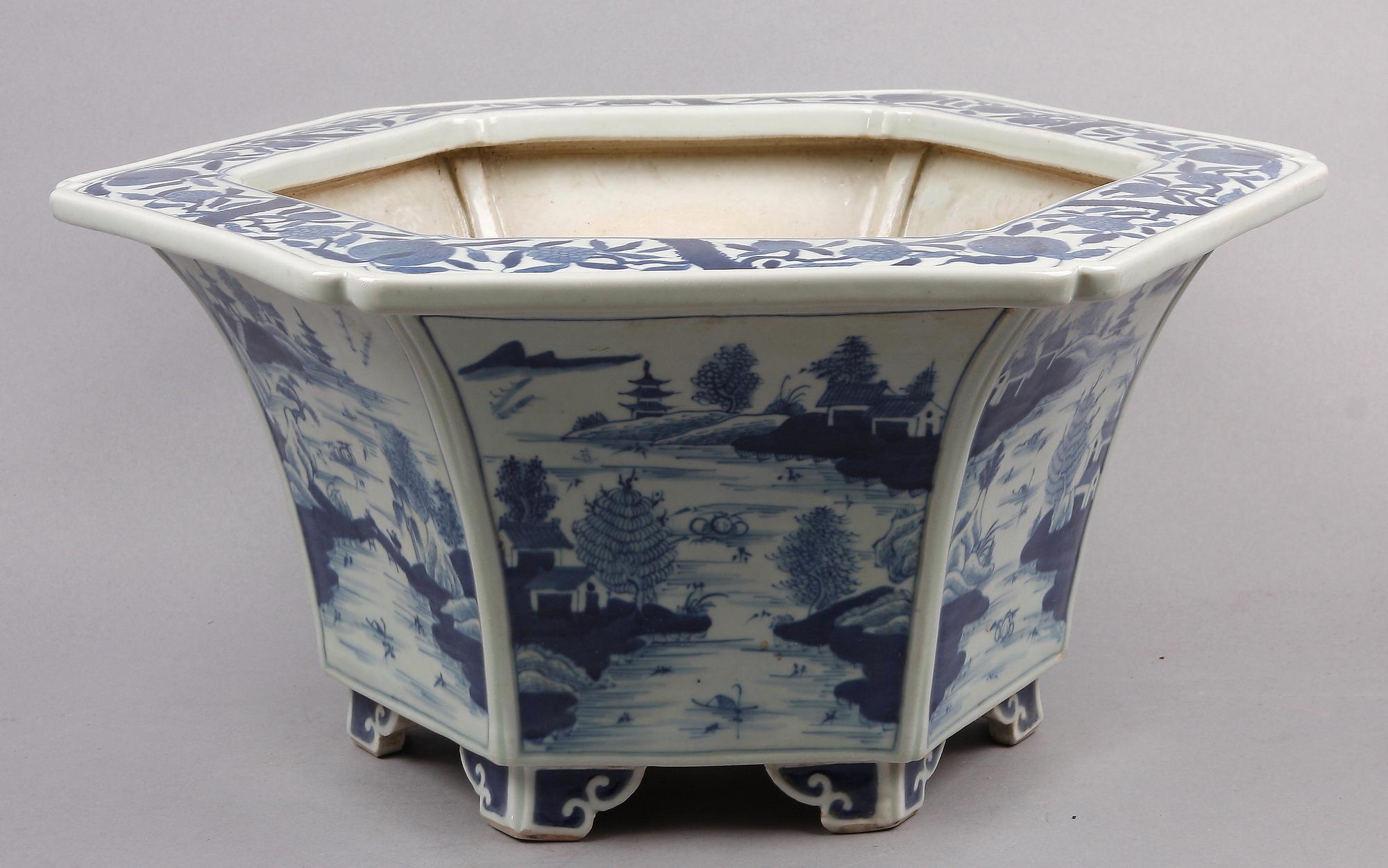 YTTERFODER, porslin, Kina. 1900-tal.