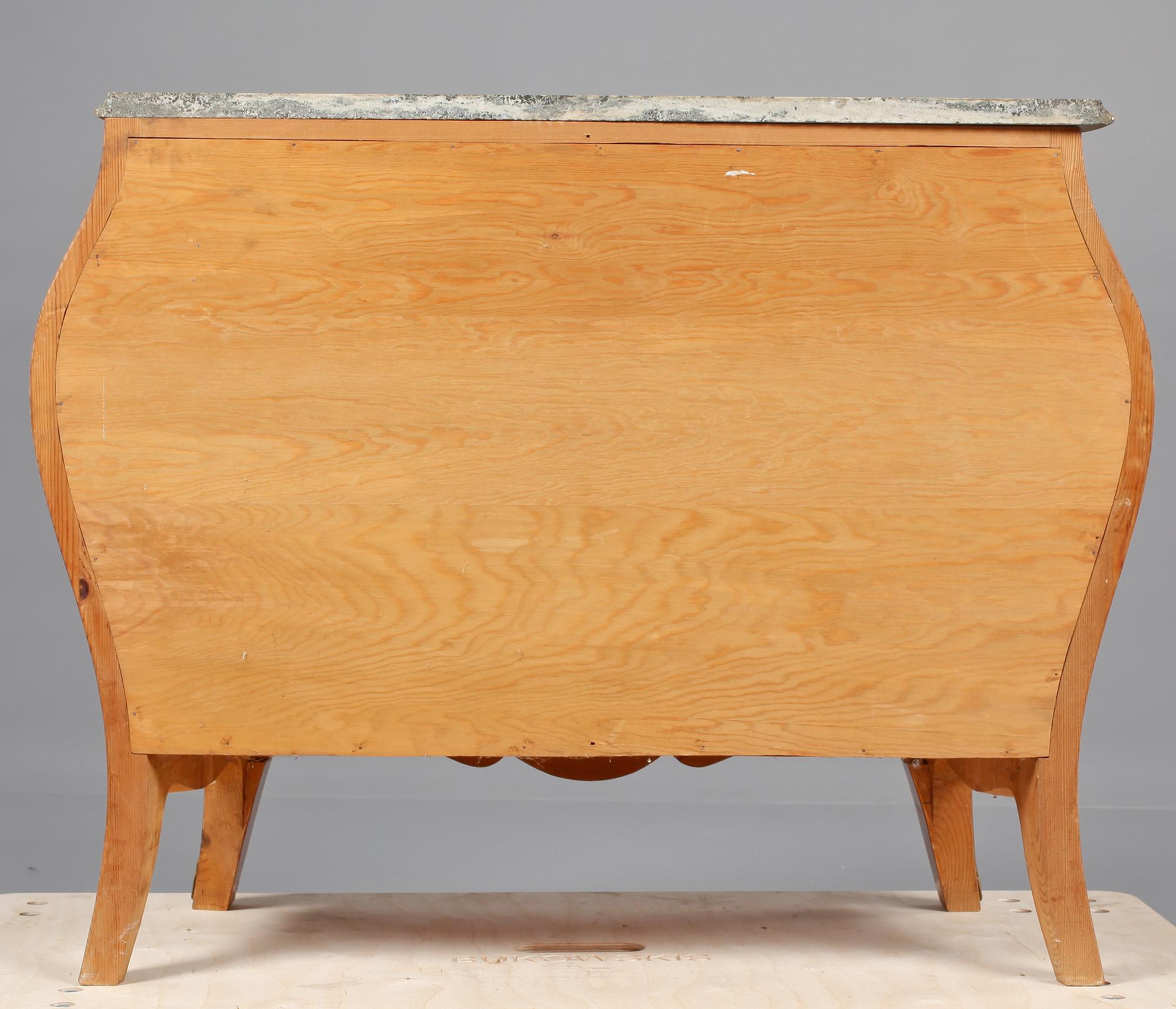 BYRÅ, rokokostil, 1900-talets andra hälft.