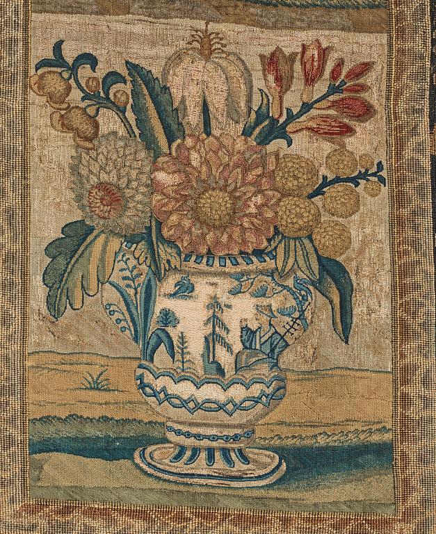 EMBROIDERY. Cross stitches and petit point. 267,5 x 162,5 cm. Probably England, around 1700.