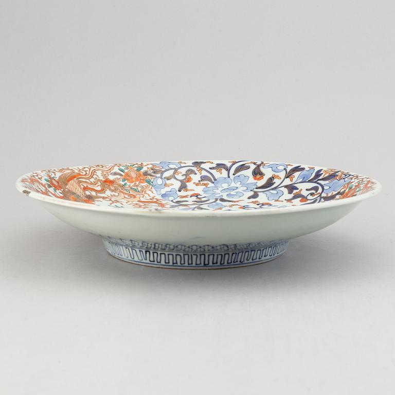 A Japanese porcelain dish, Meiji (1868-1912).