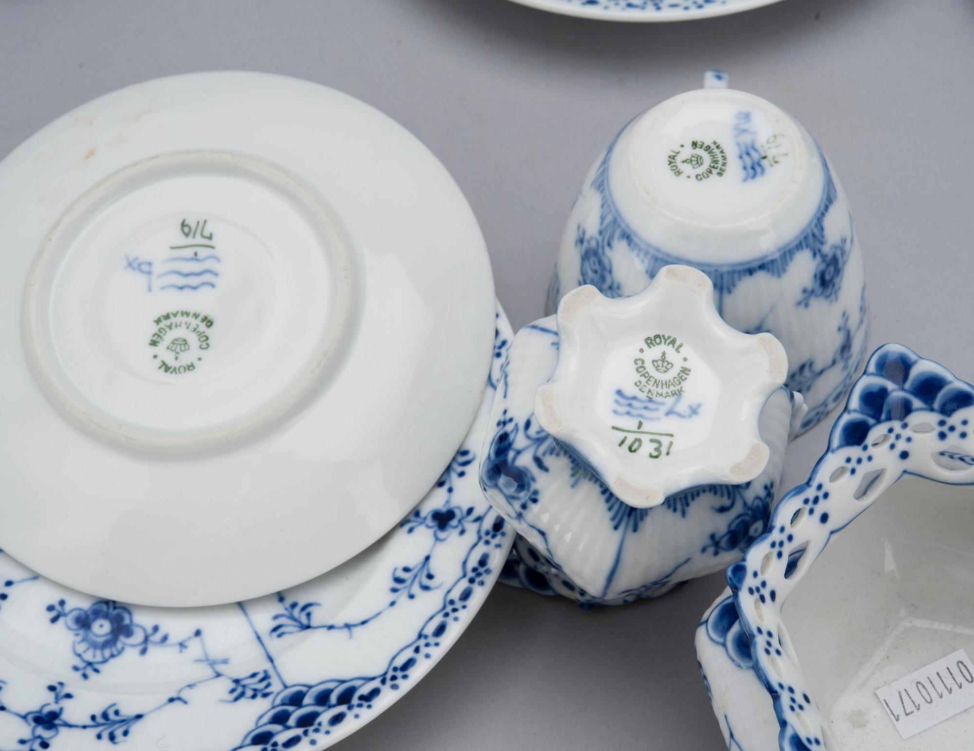 KAFFESERVIS, 25 delar, porslin, "Musselmalet", Royal Copenhagen Danmark.