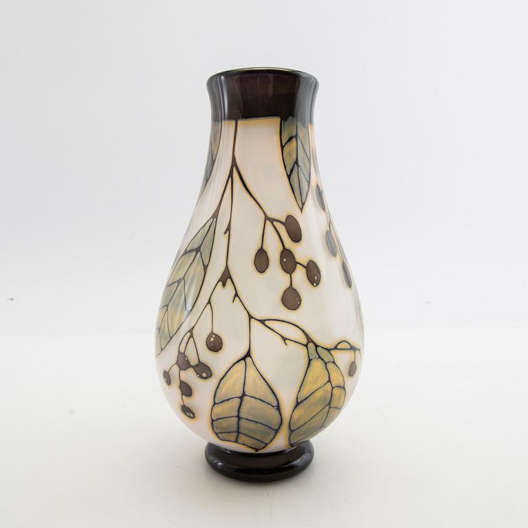 Eva Englund, a graal vase, Orrefors Gallery, 1986.