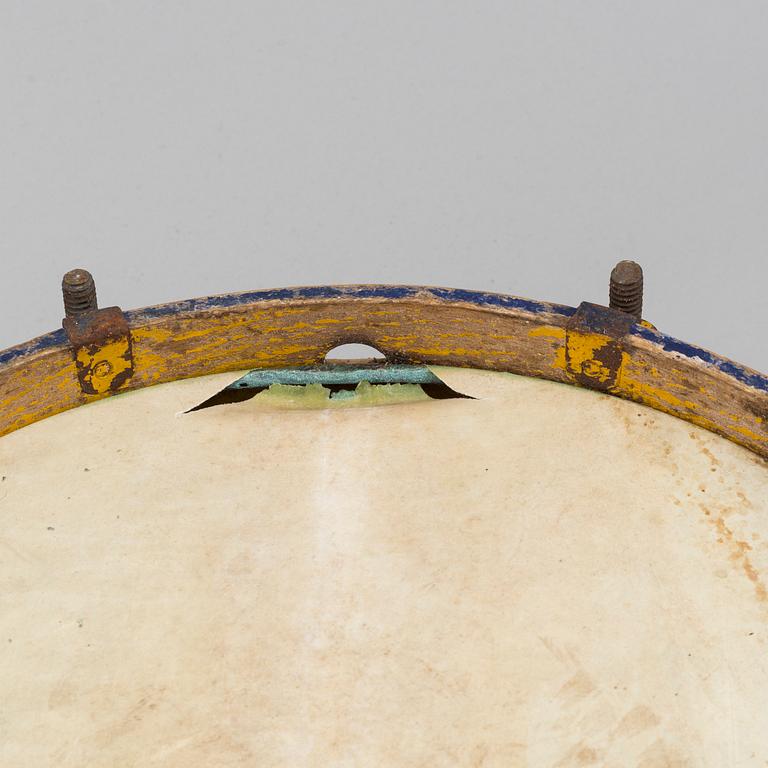 AN EARLY 20TH CENTURY DRUM.