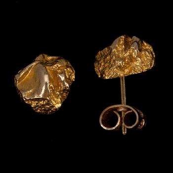ÖRHÄNGEN, guld 14 K, design Björn Weckström, Kruunukoru, Helsingfors 1966. Vikt 3,8 g.