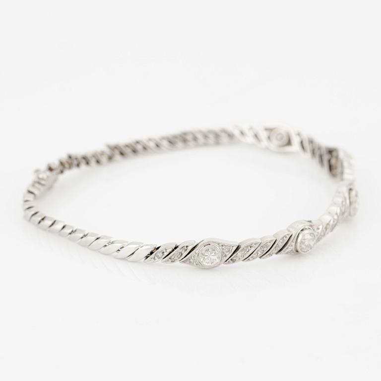 Bracelet in 18K white gold with round brilliant, octagon, and rose-cut diamonds.