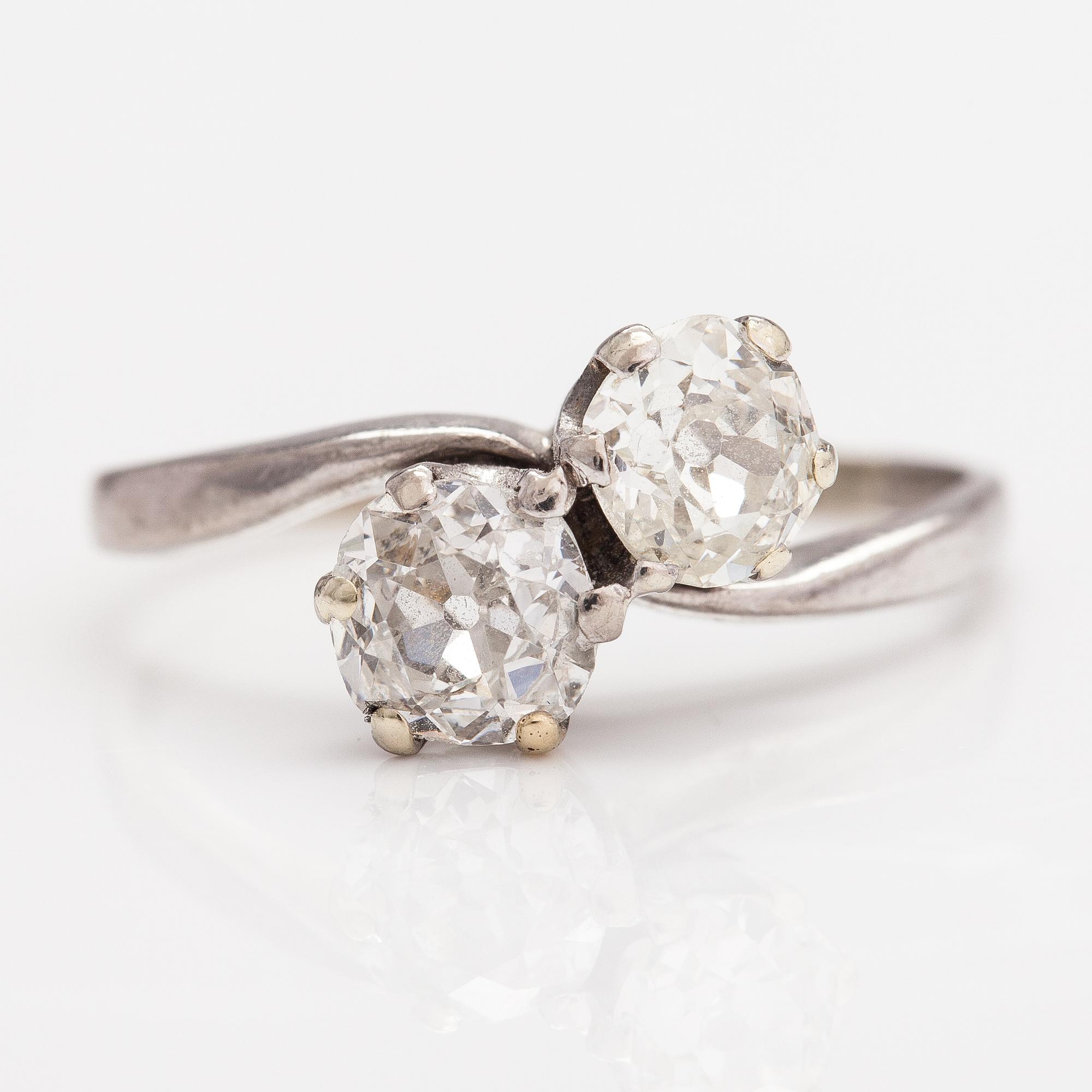 An 18K white gold ring with old-cut diamonds ca. 0.90 ct in total. Import marked Westerback, Helsinki 1974.