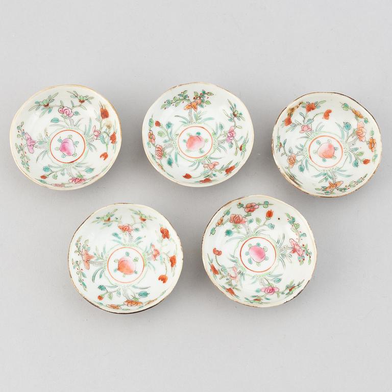 A set of 10 bowls, late Qing dynasty, circa 1900.