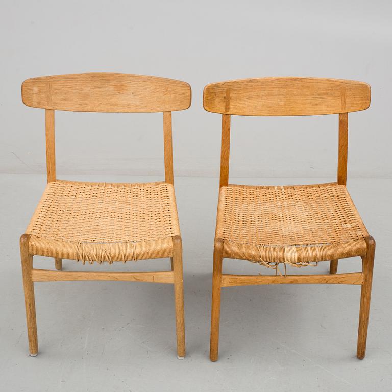 STOLAR, ett par. "Spisestolen", CH-23, Hans J Wegner, Carl Hansen & Son, Danmark, 1960-tal.