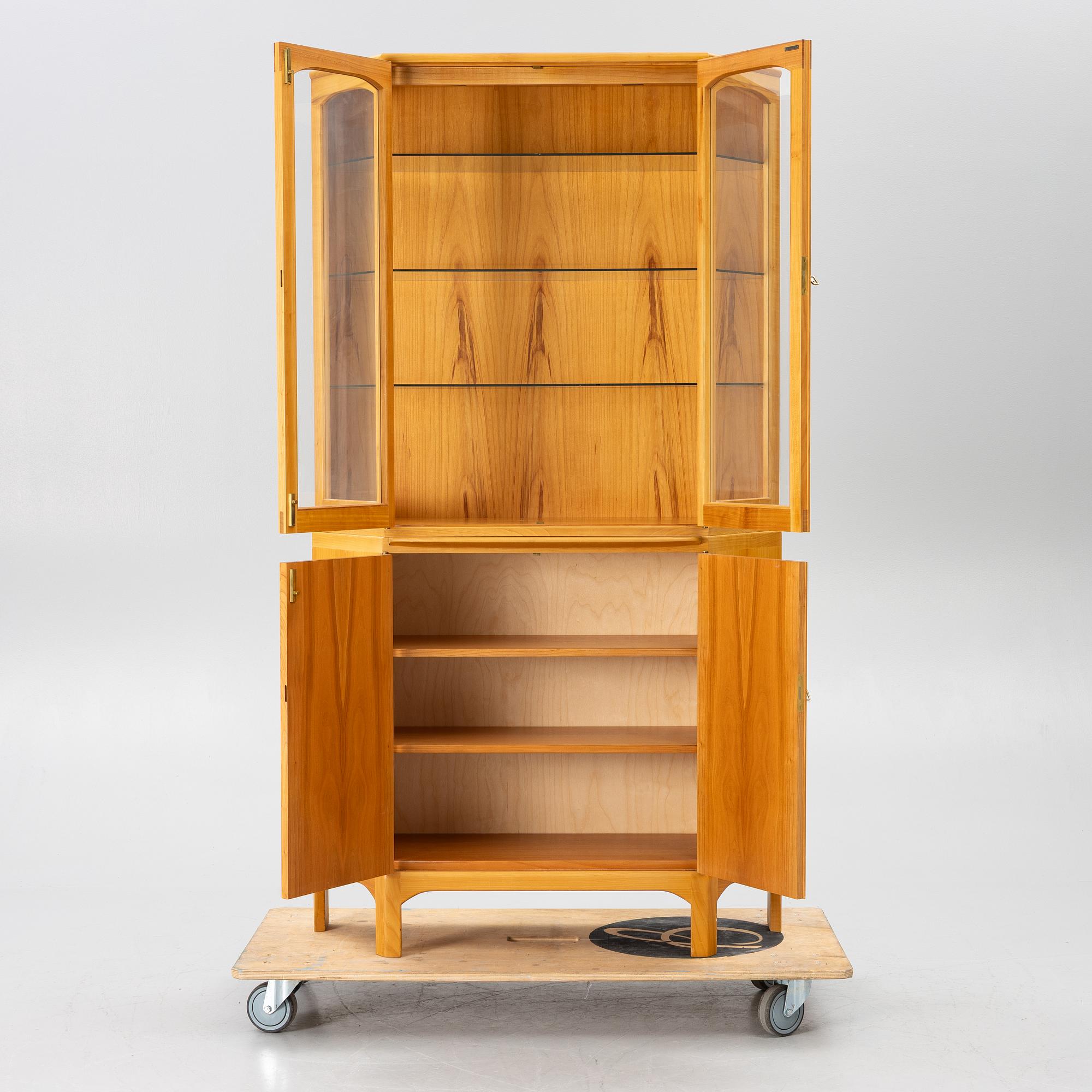 Carl Malmsten, Display cabinet, "Undantaget".