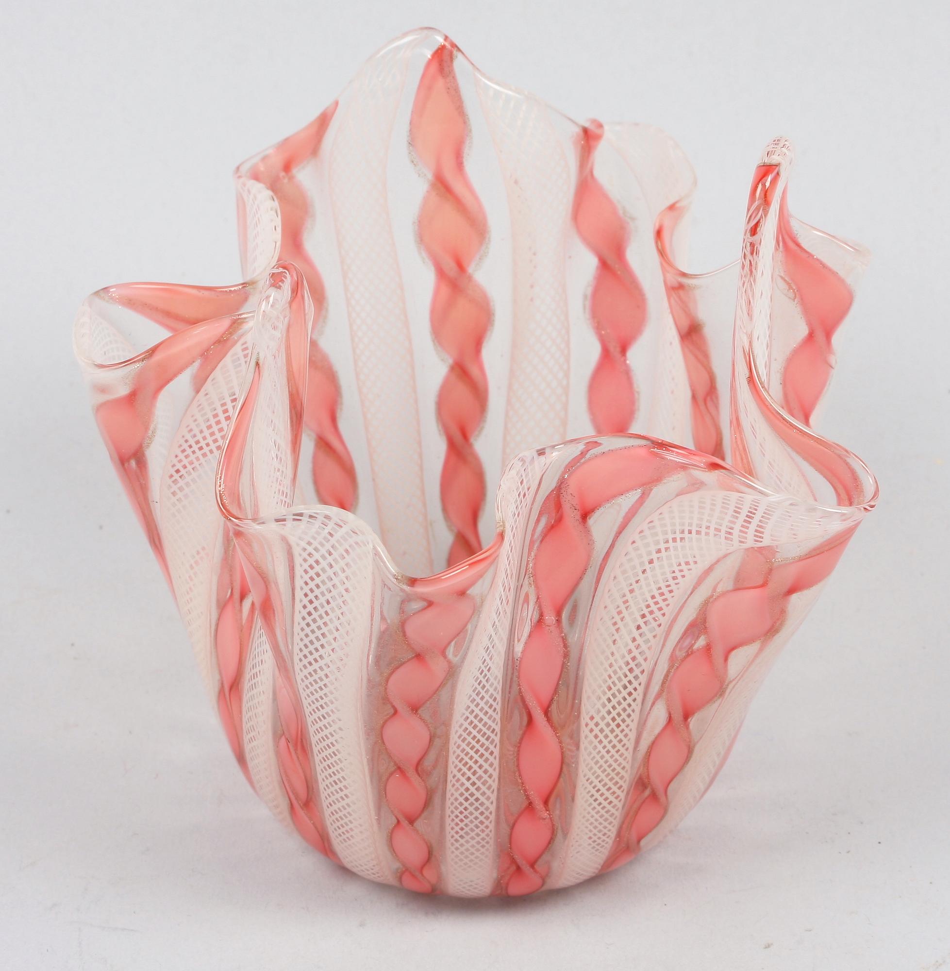 NÄSDUKSSKÅL, glas, Murano, Italien.