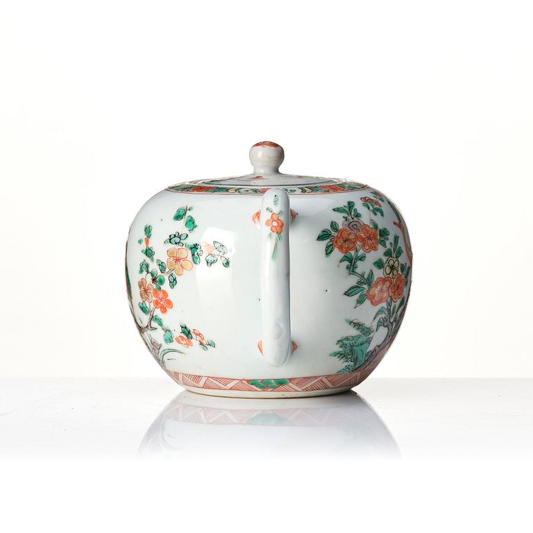 A famille verte tea pot with cover, Qing dynasty, early 18th century.