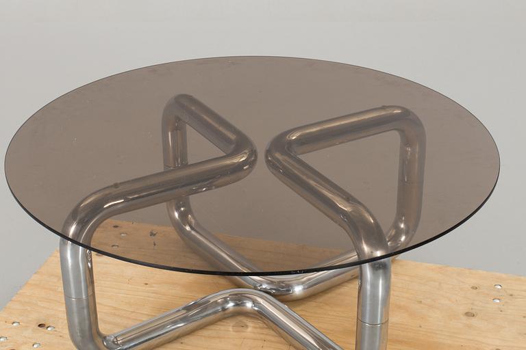 A LATE 20TH CENTURY COFFEETABLE,