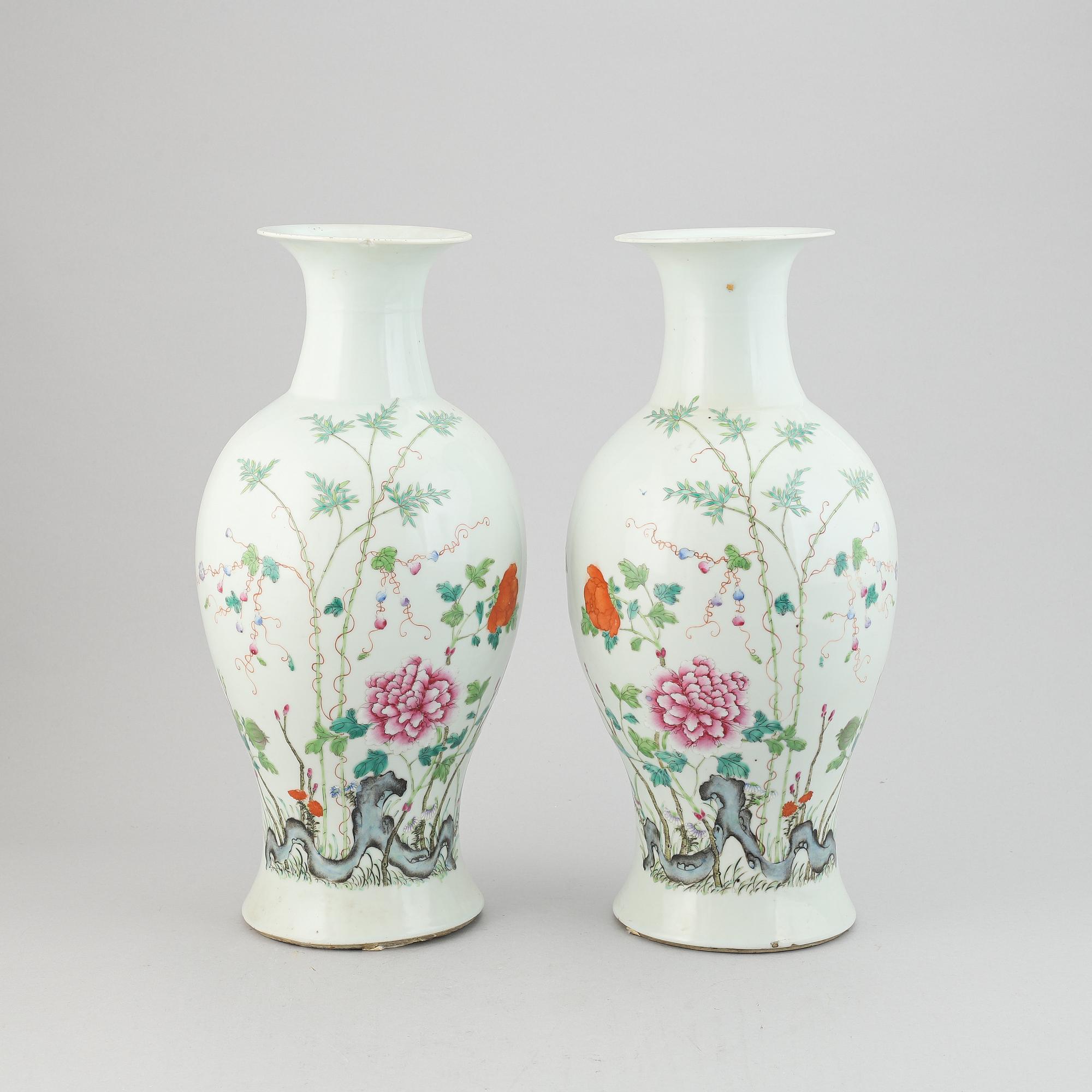 A pair of famille rose vases, late Qing dynasty, circa 1900.