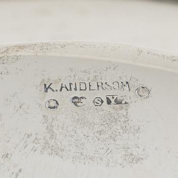 Skål, kanna och etui.