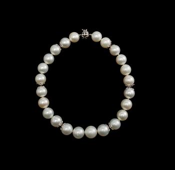 550. A NECKLACE, south sea pearls 14 - 17 mm. 18K white gold.