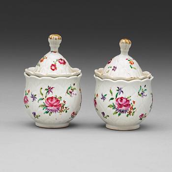 212. A pair of famille rose custard cups with covers, Qing dynasty, Qianlong (1736-95).