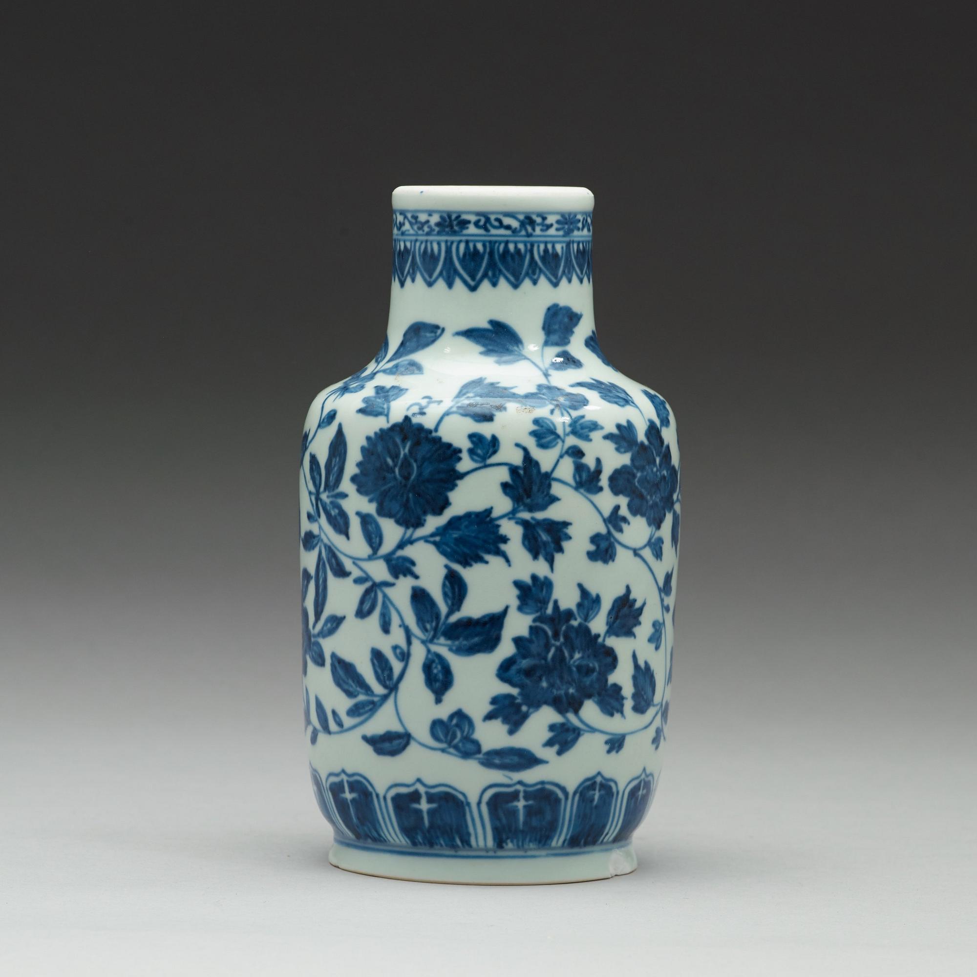 VAS, porslin. Qingdynastin, 1800-tal.