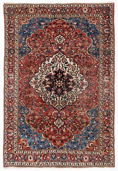 A Bakhtiari carpet, c. 305 x 205 cm.