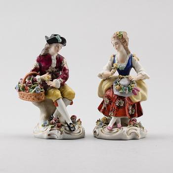 FIGURER, 2 st, porslin, Volkstedt-Rudolstadt, 1900-talets första hälft.