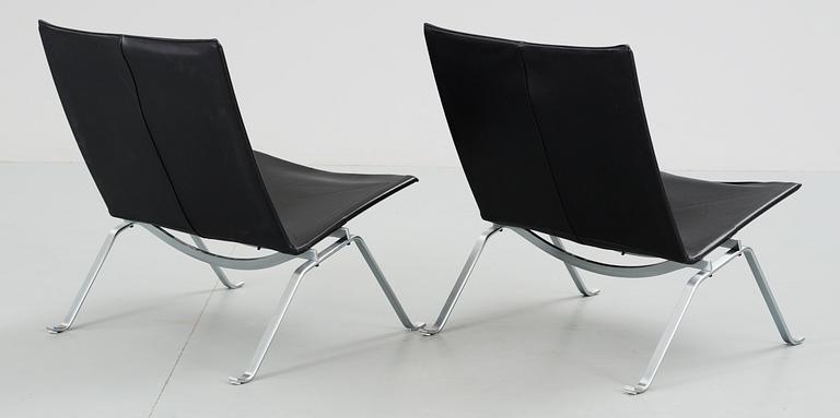 POUL KJAERHOLM, fåtöljer, ett par, "PK-22", Fritz Hansen, Danmark 1992.