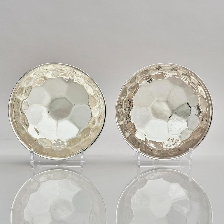 Bengt Liljedahl, a pair of sterling silver bowls, Stockholm, Sweden 1966.