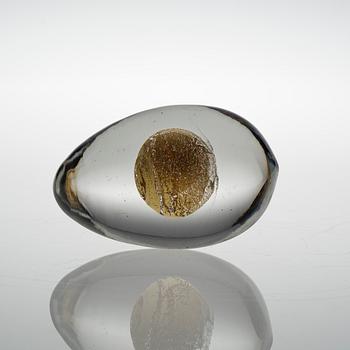 TAPIO WIRKKALA, A GLASS SCULPTURE. Glass Egg. Signed Venini, Italy. Mid 1960s.