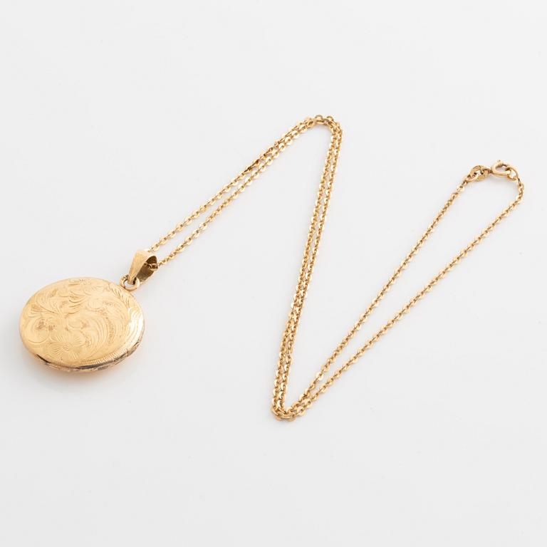 Chain with medallion, 18K gold,