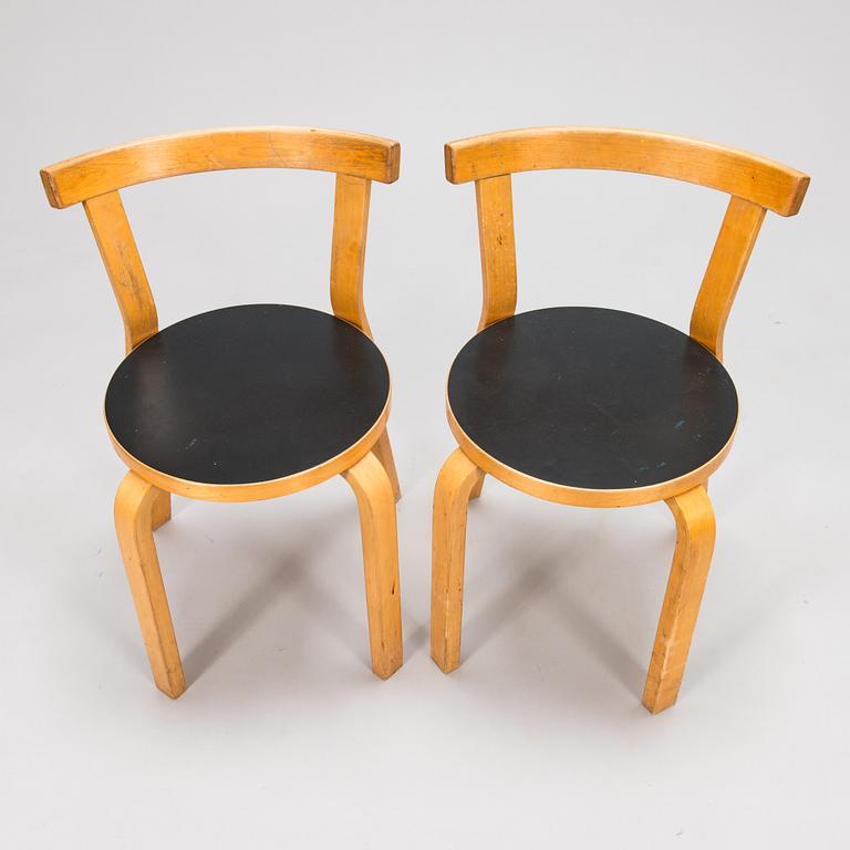 Alvar Aalto, a mid-20th century '81' dining table and four '68' chairs for Artek.