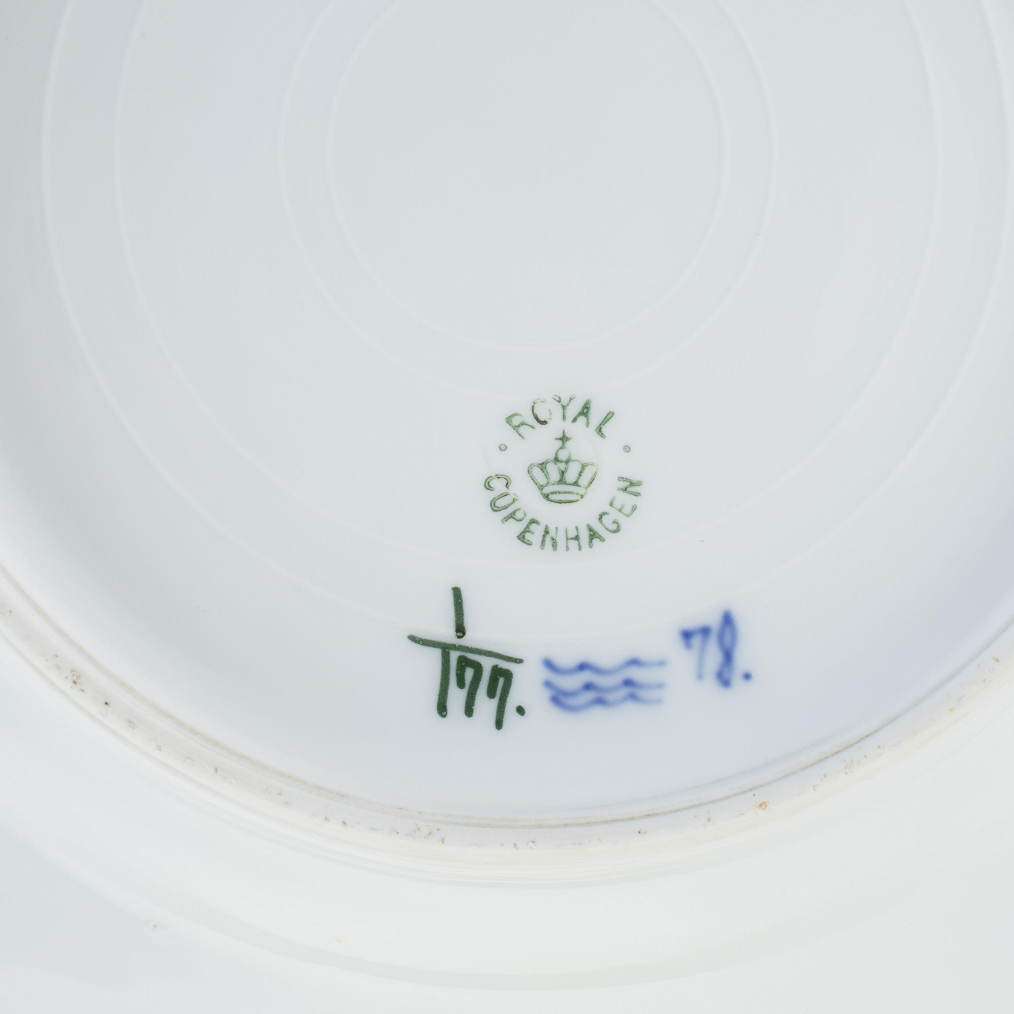 SERVISDELAR, 53 delar, porslin, "Musselmalet", Royal Copenhagen.