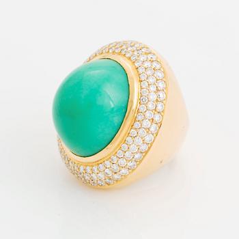 Acchinelli ring 18K gold with chrysoprase and round brilliant-cut diamonds.