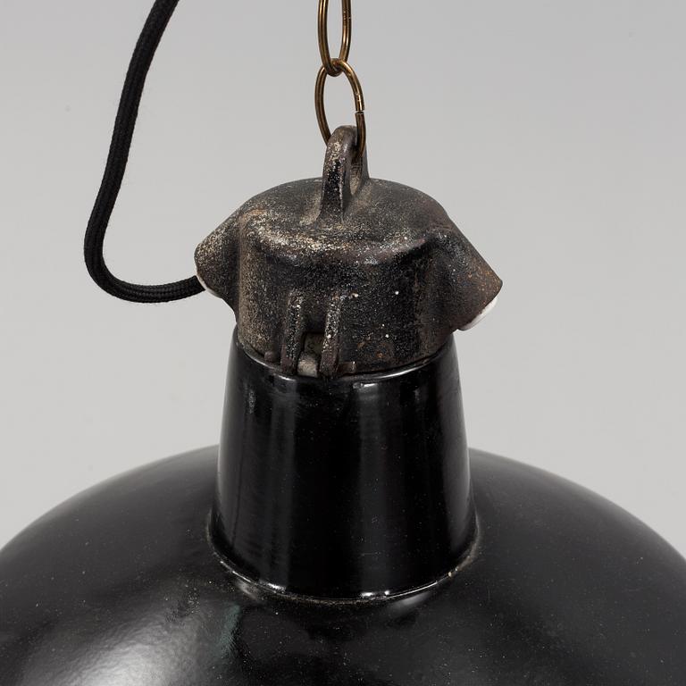 TAKLAMPA, industri, 1950-tal. Höjd ca 30 cm.