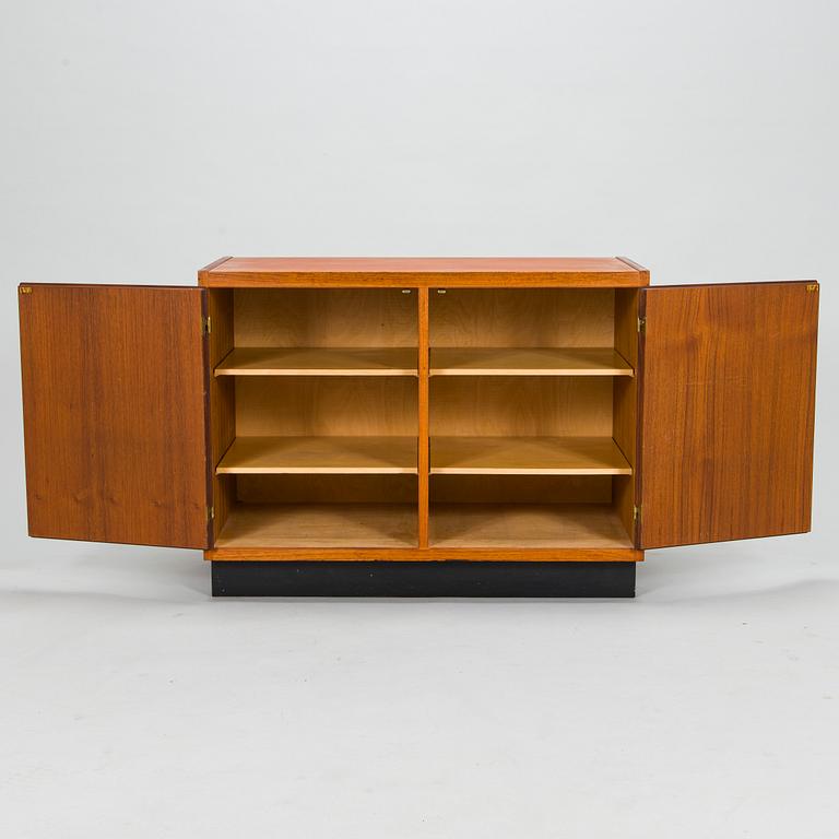 Olof Ottelin, senkki "Beta-sarjaa", Oy Stockmann Ab, Keravan puusepäntehdas, 1960-luku.