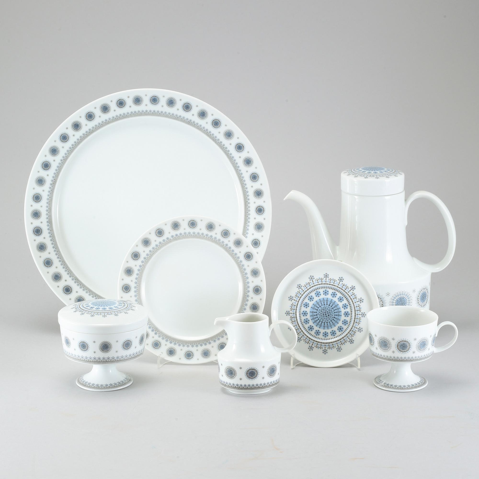 28 pieces of porcelain tableware by Tapio Wirkkala, model "Composition/Jääkukka" for Rosenthal, 20th century.
