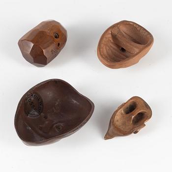 Figuriner / Netsuke, fyra stycken, olika material, Japan, 1800-/1900-tal.