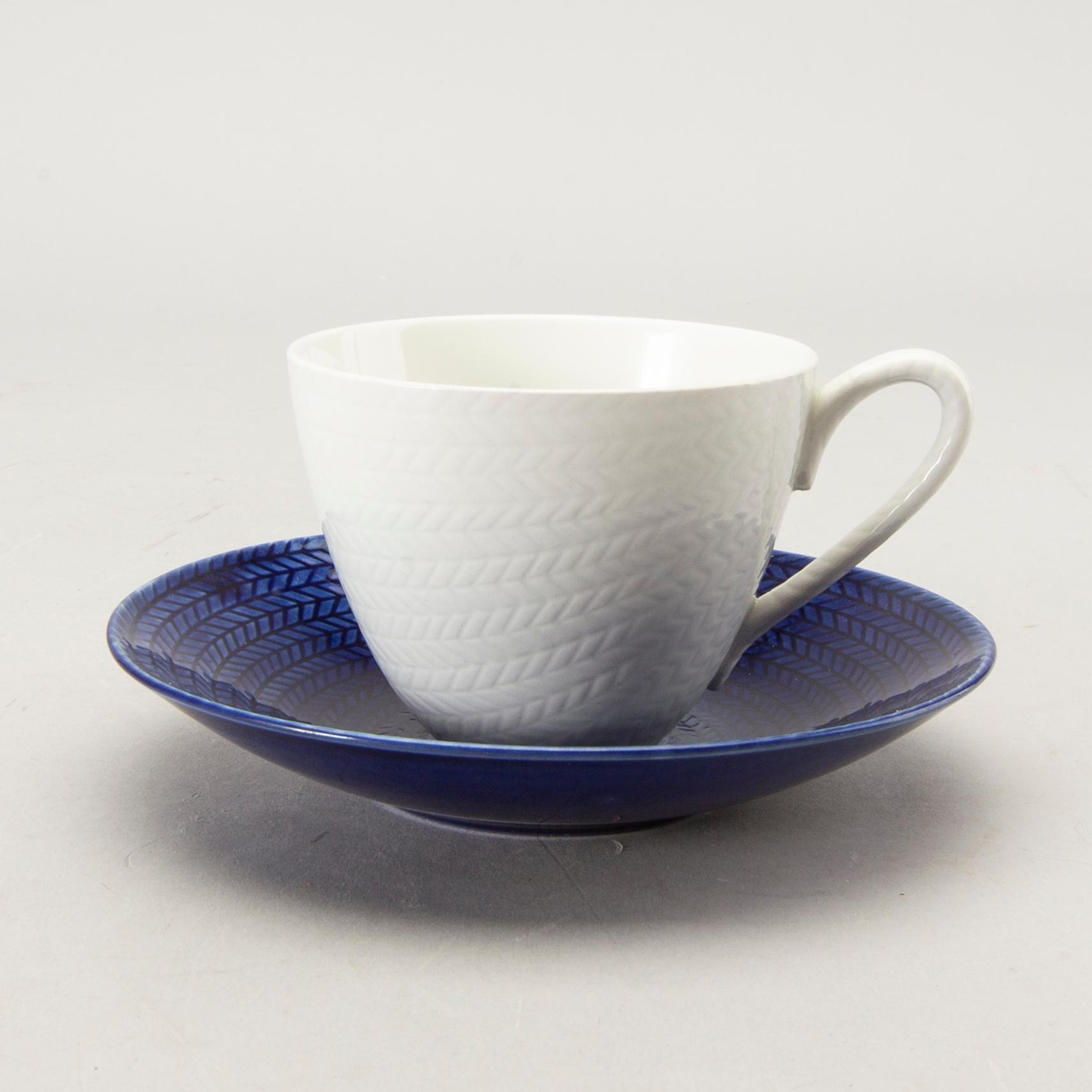 A 22 pcs Hertha Bengtsson Blå eld dinner service.