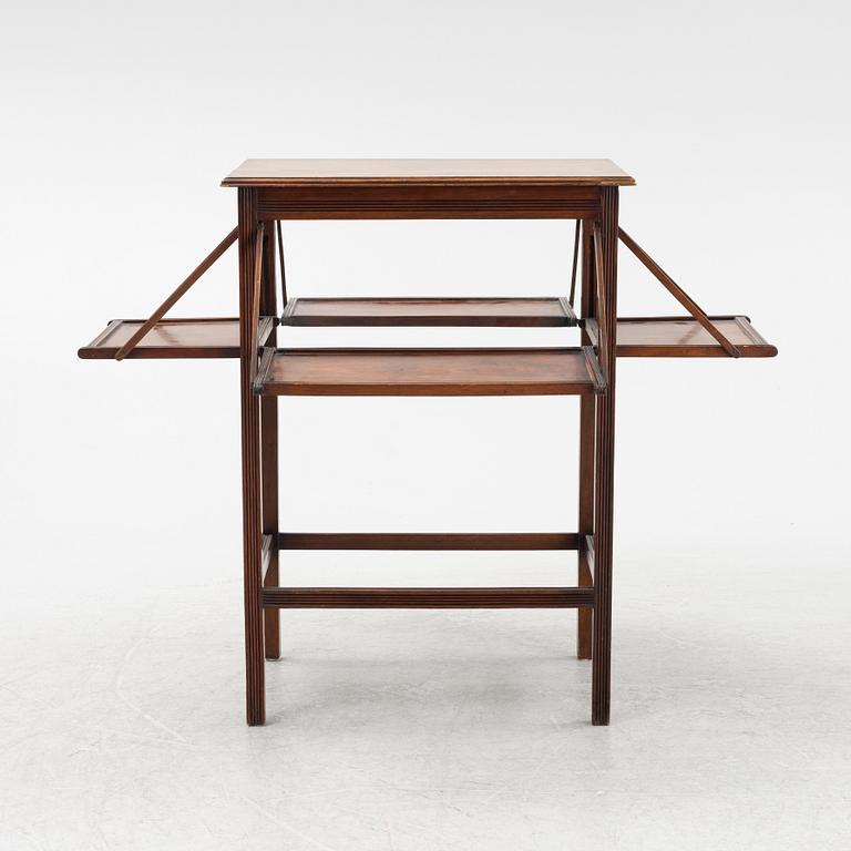 An English mahogany table, early 20th Century.