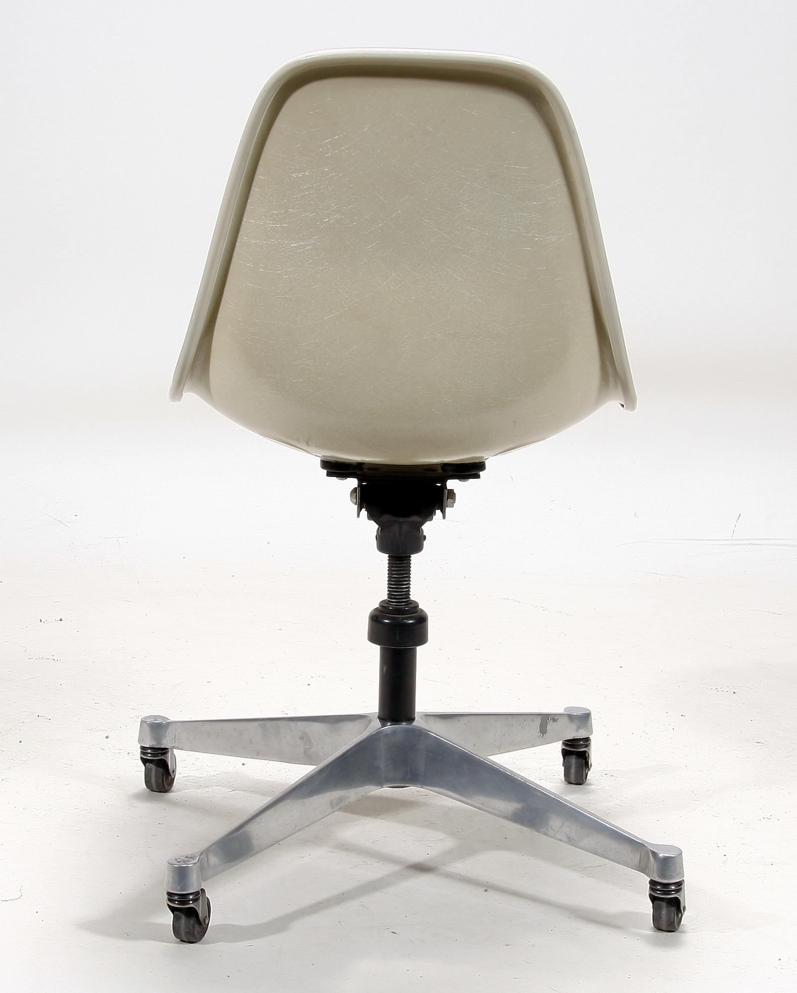 STOL. Design Eames "Task Chair".