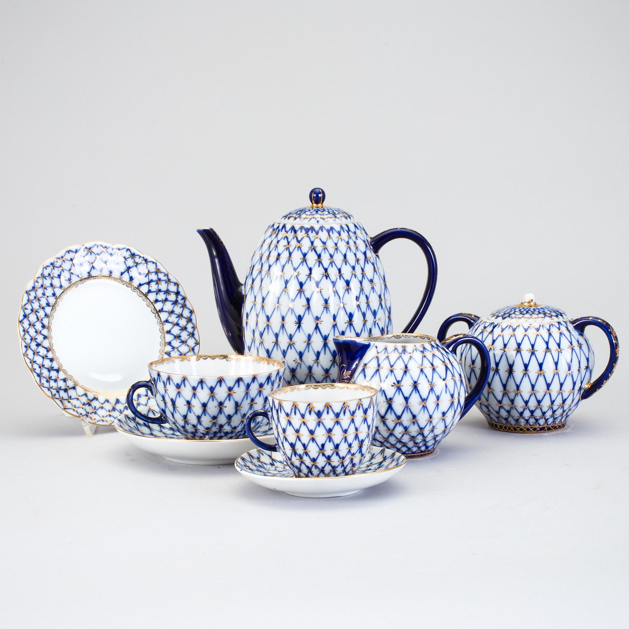 A coffee and teset of 21 pieces in porcelain, "Cobalt net", Lomonsov.