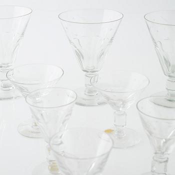 30 pieces of glass from the mid 20th century.