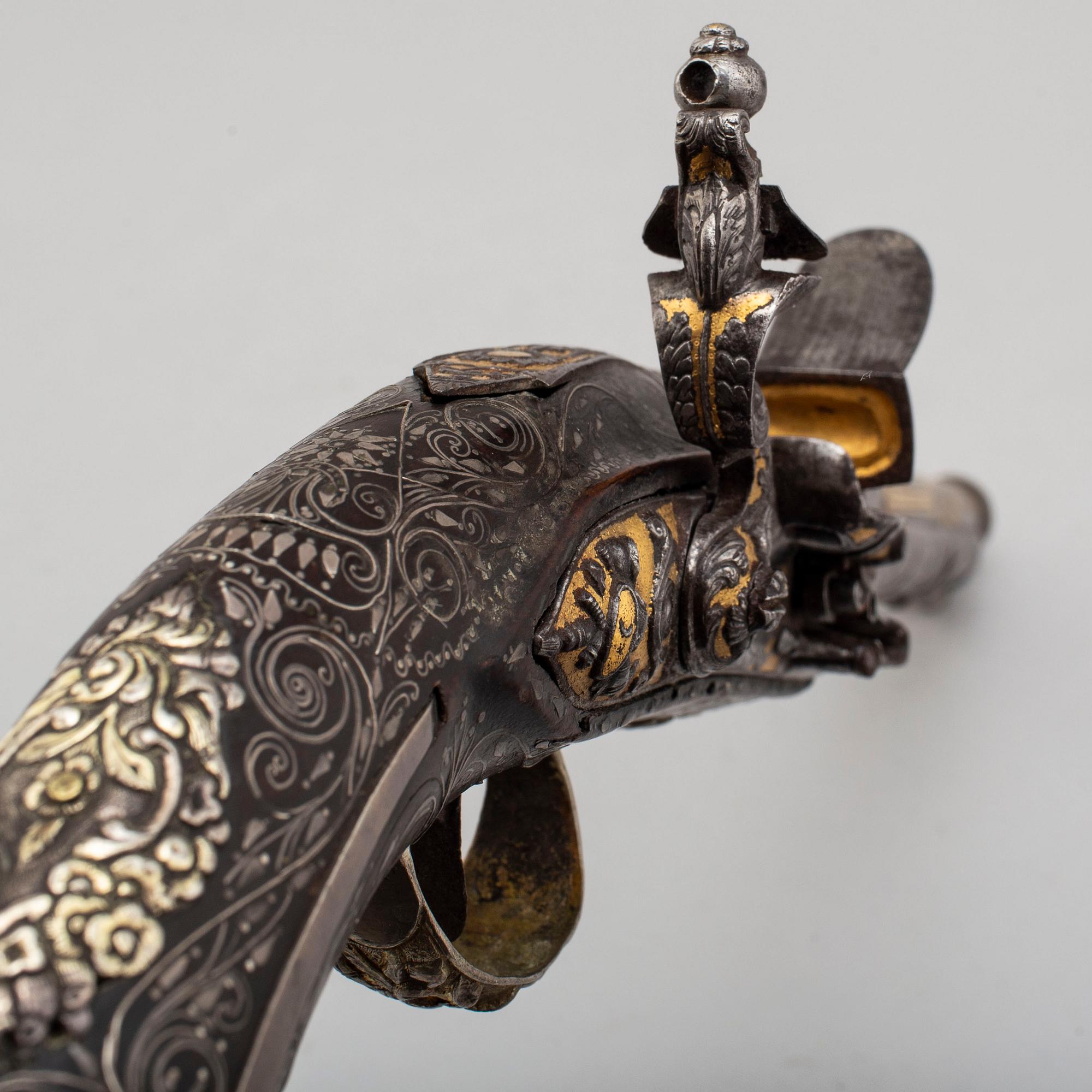 FLINTLÅSPISTOLER, ett par, signerade Jalabert Lamotte (?).