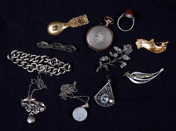 PARTI SMYCKEN SAMT DAMFICKUR, 11 st, silver, guld, tidigt 1900- tal till 1900-talets andra hälft.