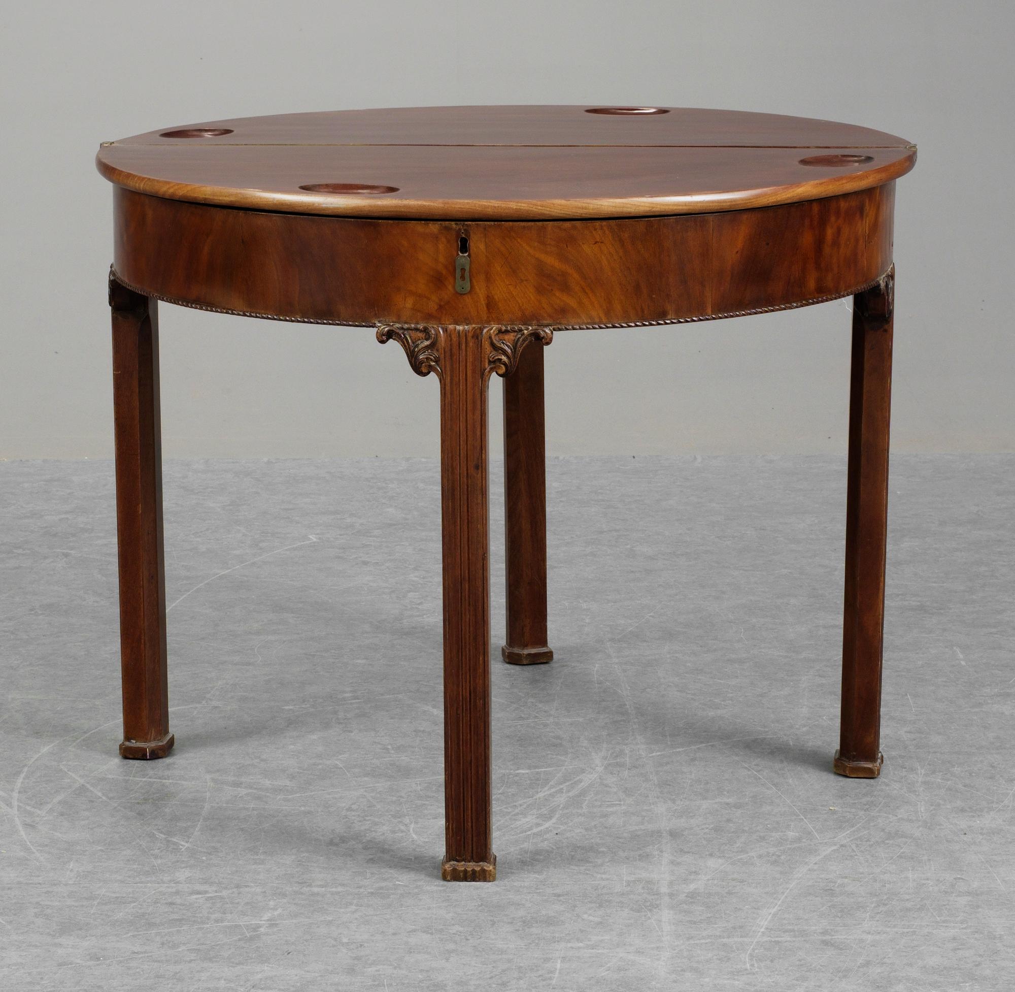 SPELBORD. Sengustavianskt.